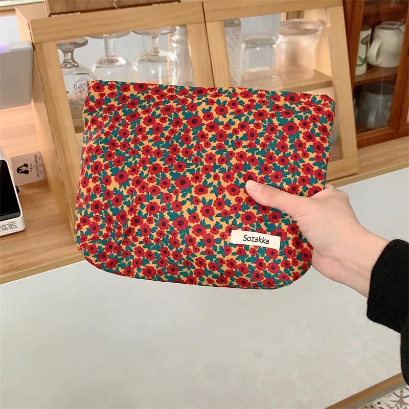 Vintage Flower Women's Cosmetic Bag Love Heart Ladies Portable Clutch Purse Handbags Female Daily Lipstick Makeup Storage Bags