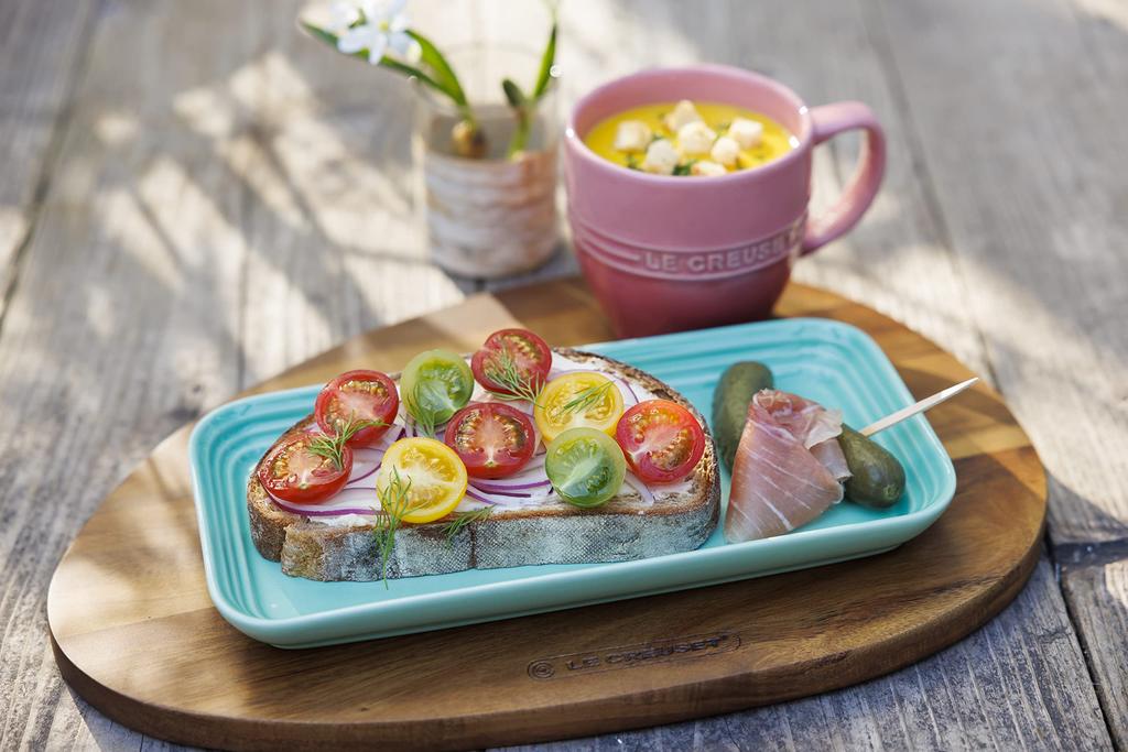 Le Creuset Léger Rectangular Plate, 25cm, Marine Blue, Heat-Resistant, Microwave-, Oven-, and Dishwasher-Safe, Ideal for Fish and Grilled Fish