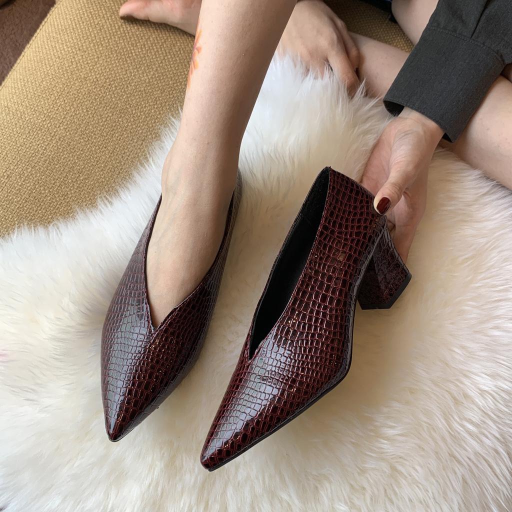 Мода заостренный носок V-образный вырез лакированные ботильоны женские шпильки 2024 осень новые сапоги с рисунком змеиной кожи тонкие кожаные сапоги