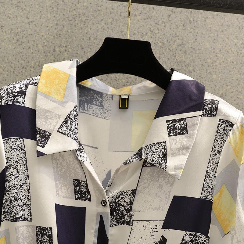 Большой и красивый: Женская летняя блузка больших размеров с дизайном, закрывающим животик