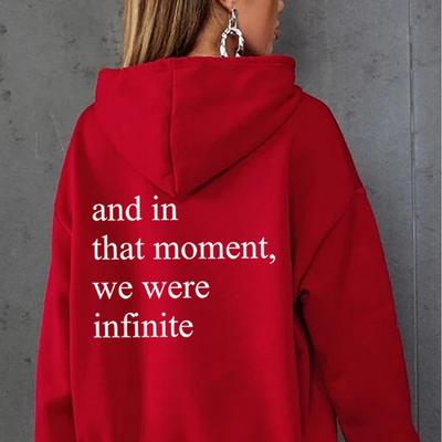 Женский свитер больших размеров с рукавами на плечах, однотонным принтом с надписью «кенгуру», карманом-кенгуру, капюшоном с завязками