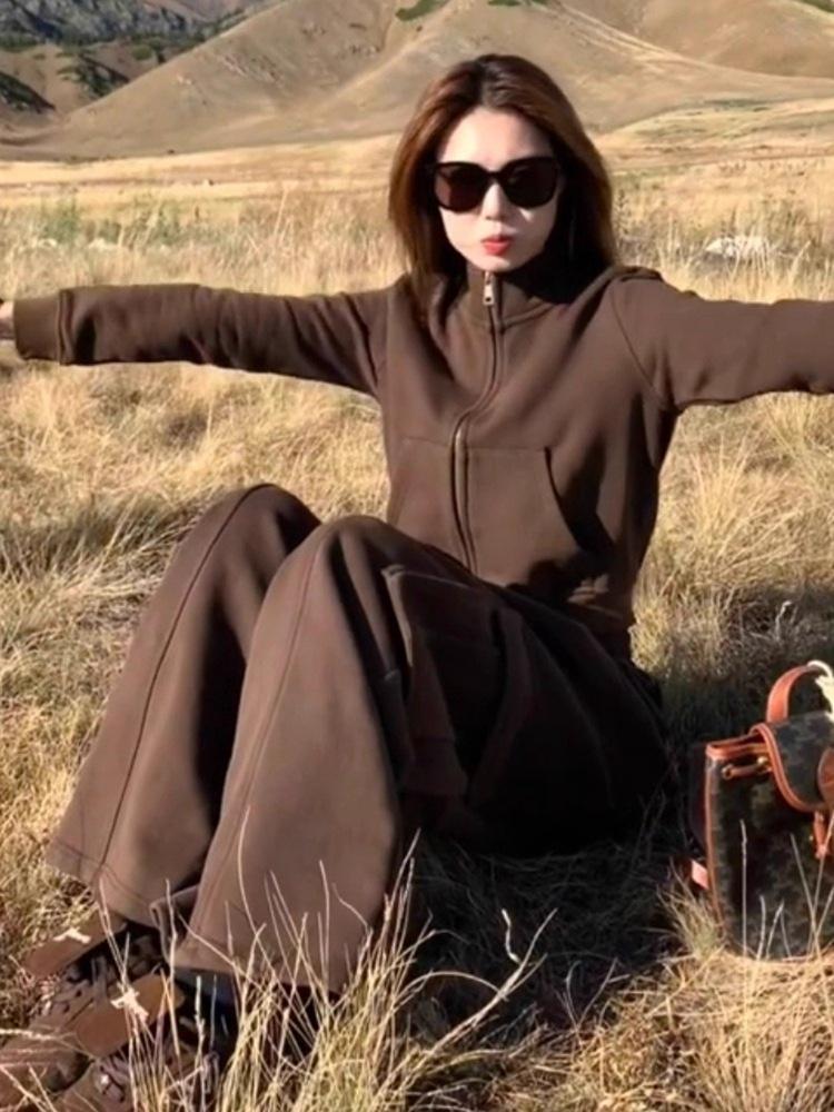 Женский осенний модный комплект для похудения 2025 года: свитшот и брюки карго в стиле стритвир