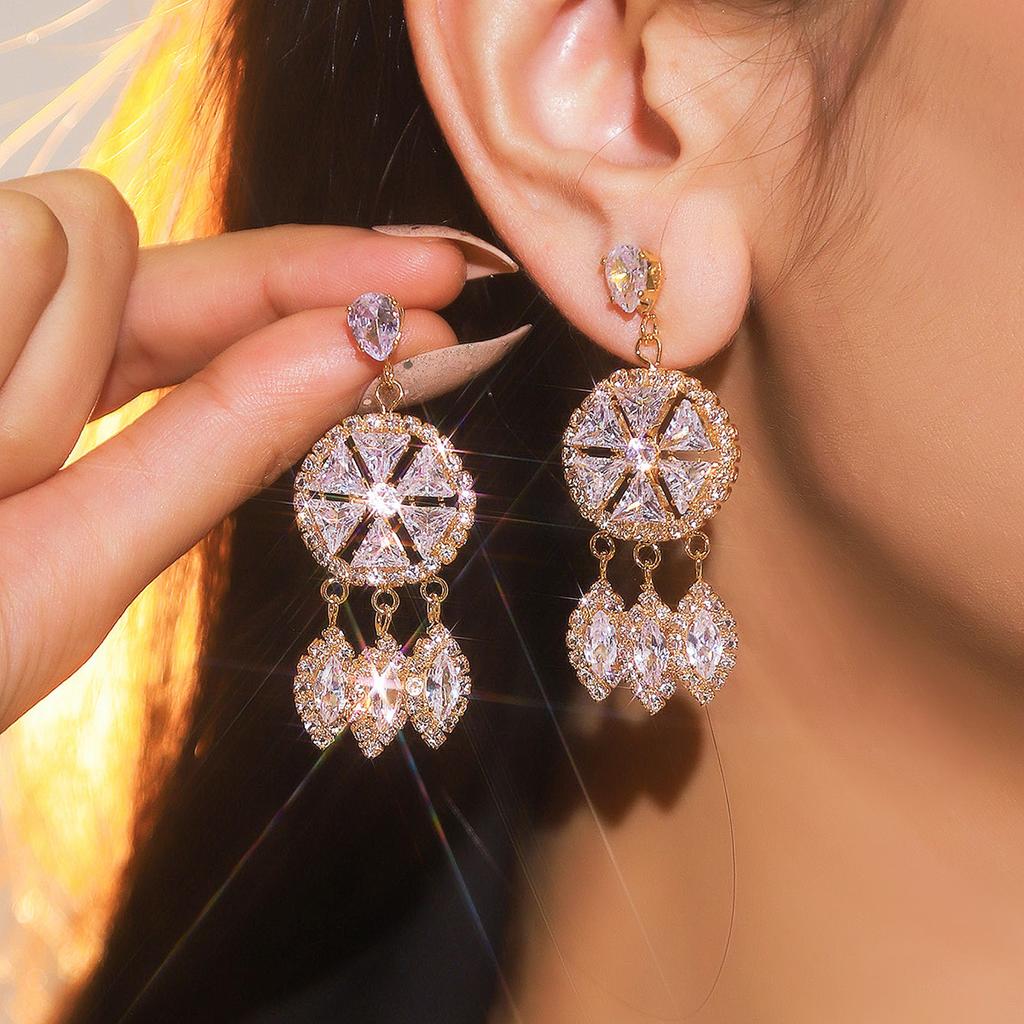 New High-Level Sense Of Luxury Sparkling Rhinestone Earrings Fashion Hundred With Diamond Earrings Women's Earrings 1 Pair