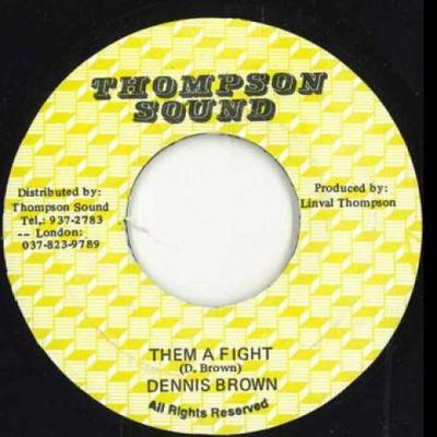 7-дюймовая пластинка DENNIS BROWN / SCIENTIST - Dem A Fight Thompson Sound 1979 Ямайка Регги, Ска и Даб