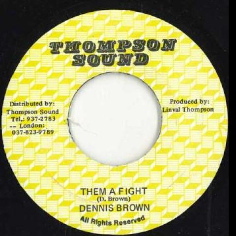7-дюймовая пластинка DENNIS BROWN / SCIENTIST - Dem A Fight Thompson Sound 1979 Ямайка Регги, Ска и Даб