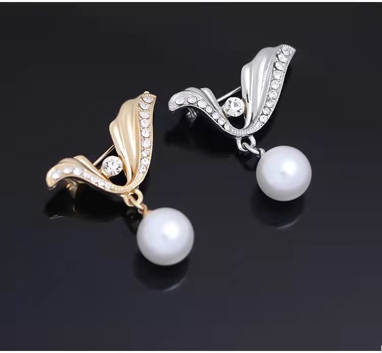 Pearl Brooch Atmospheric V-neck Skirt Anti-exposure Brooch Pin Fixed Clothes Women's Collar Pin Accessories Cardigan Pin