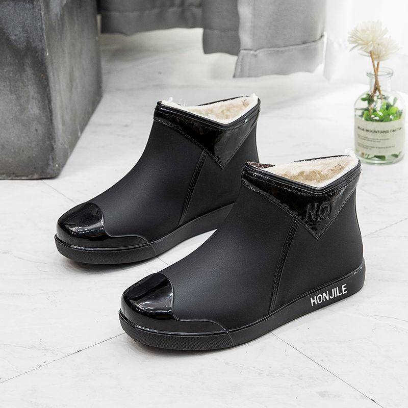 2024 Резиновые сапоги женские модные галоши фиолетовые теплые резиновые туфли на меховой подкладке женские мягкие ботильоны без застежек плюшевые резиновые сапоги