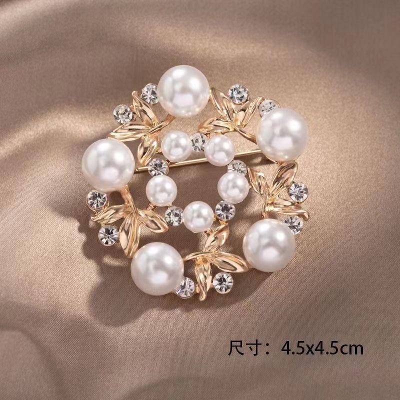 Brooch High-End Sense Niche High-End Women'S Silk Scarf Buckle Alloy Corsage Small Fragrant Wind Pearl Rhinestone High-End