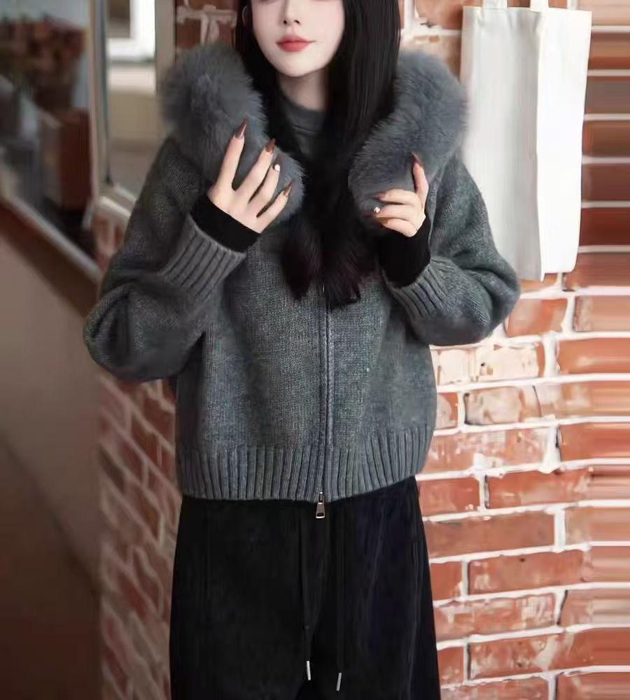 Женский короткий вязаный кардиган с капюшоном и воротником из искусственного лисьего меха - Новый осенне-зимний модный стиль