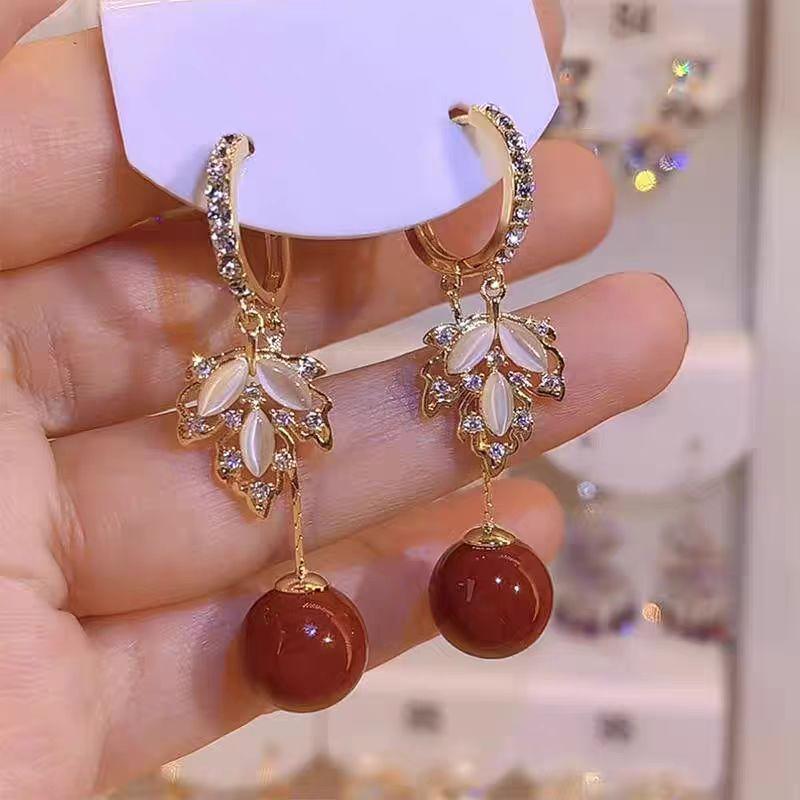 Модные блестящие серьги-подвески в виде листьев из красного бисера со стразами для женщин и девочек, легкие роскошные серьги-гвоздики, ювелирные изделия в подарок