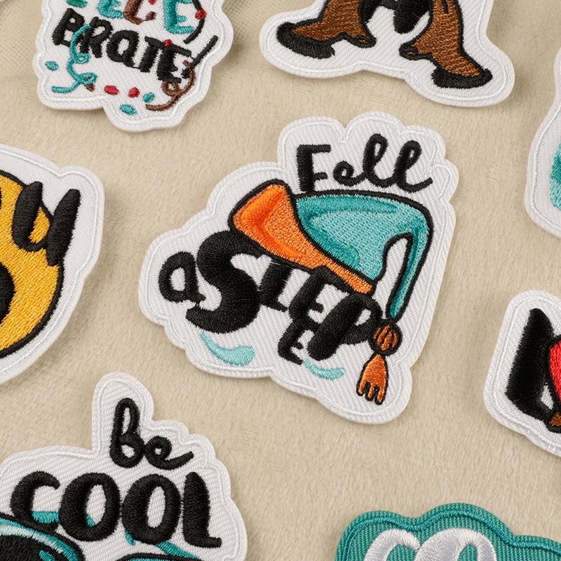 Вышитая этикетка Вышитая наклейка Мультяшный английский смайлик Аксессуары для одежды и головных уборов Нашивка на этикетку для ткани Наклейка на ткань