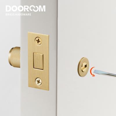 Dooroom Набор скрытых дверных замков из латуни с накатанной поверхностью для гостиной, ванной комнаты, невидимая поворотная ручка-большой палец, матовый черный, шлифованная латунь, открывается в экстренной ситуации