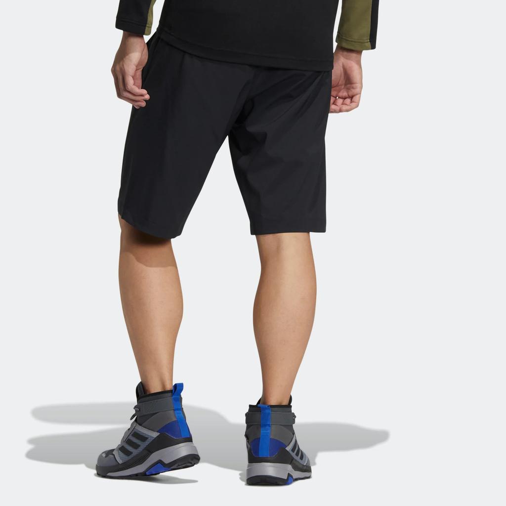 adidas Повседневные шорты мужские умеренные HE7363