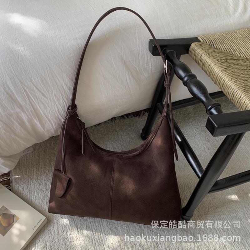 Замшевая сумка женская большой вместимости 2025 новая осенне-зимняя матовая ретро на плечо под мышку сумка-тоут для поездок