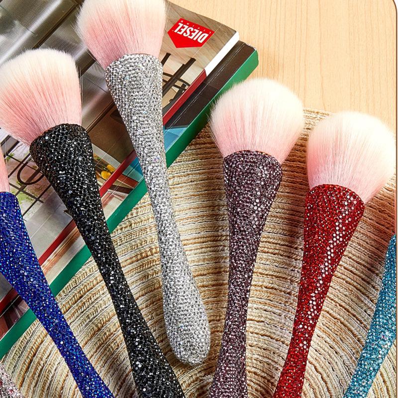 Кисть для макияжа XL с мягкой щетиной и бриллиантовыми вставками для хайлайтинга и нейл-арта