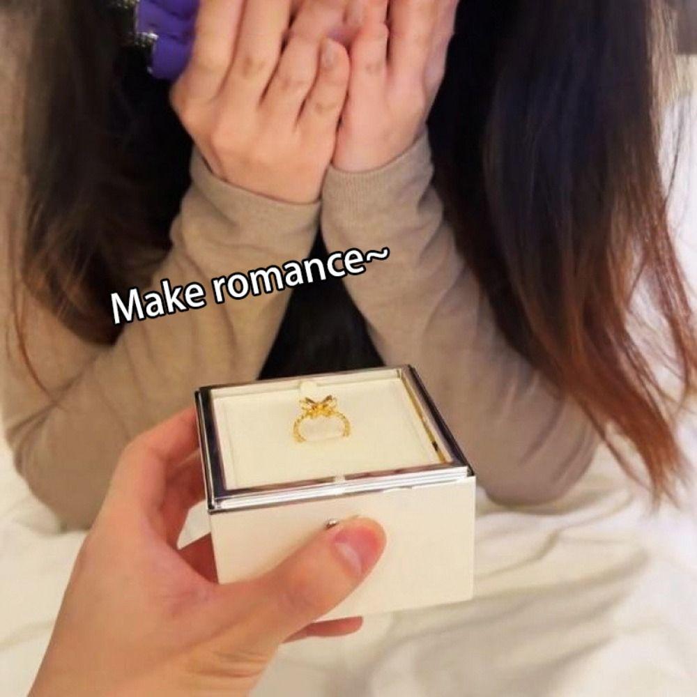Автоматическая коробка-кольцо с откидным мишкой, зажигающая свечи, механизм-сюрприз, коробка для кольца-торта с мишкой, вращающийся дизайн, двусторонняя коробка