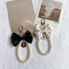 Креативный новый брелок для автомобиля с бантом, кулон Ins Chic Design, цепочка с розовым жемчугом, кулон, милый подарок для девушки