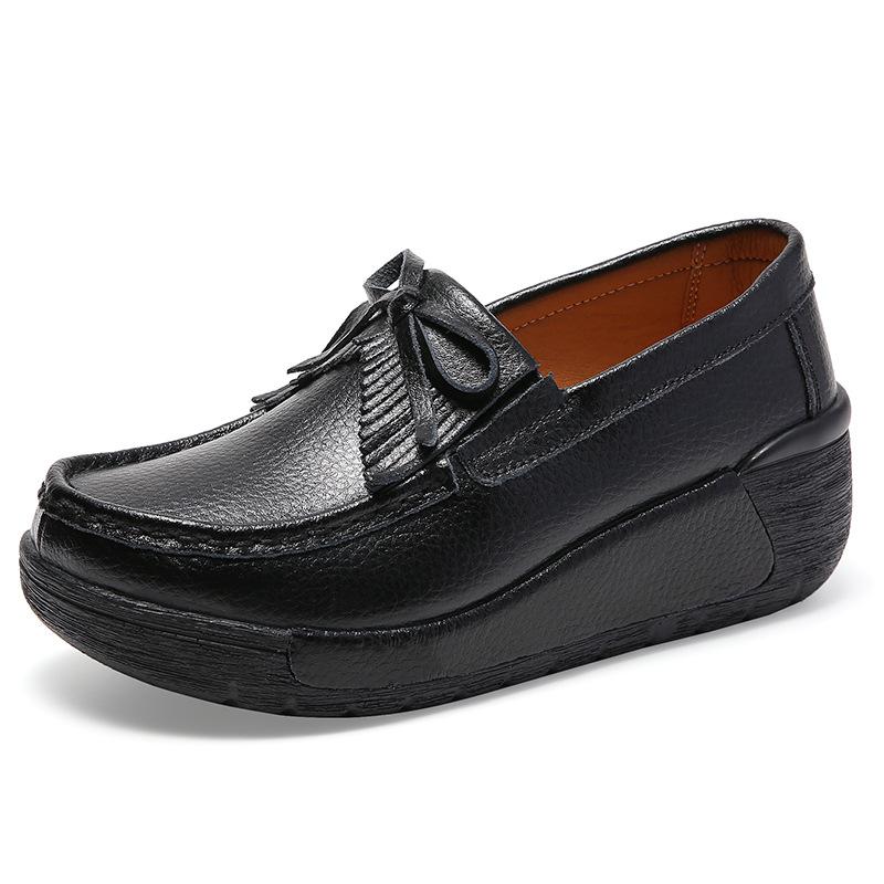 Модная спортивная обувь. Новые туфли-бини с бахромой. Женские кожаные модные туфли-качалки на платформе. Женские одинарные туфли.