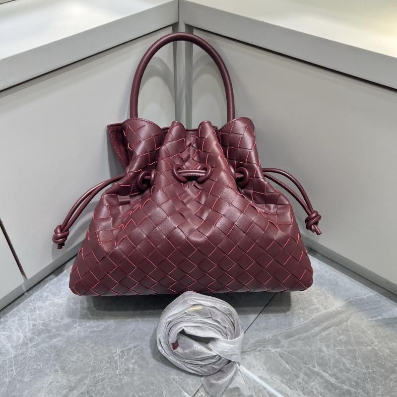 New lucky bag woven bag leather pleated drawstring cloud bag fashionable large capacity shoulder messenger bag