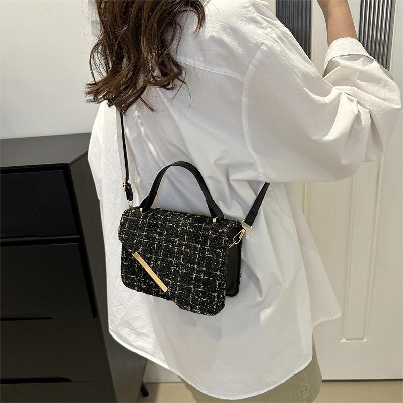 Популярная маленькая квадратная сумка, новая летняя женская сумка с цепочкой, персонализированная сумка через плечо, повседневная простая сумка через плечо