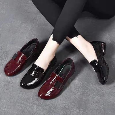 Весна новая тисненая коровья лаковая кожа первого слоя низкий каблук глубокий вырез туфли-лодочки мягкая подошва мягкая поверхность маленькие кожаные туфли