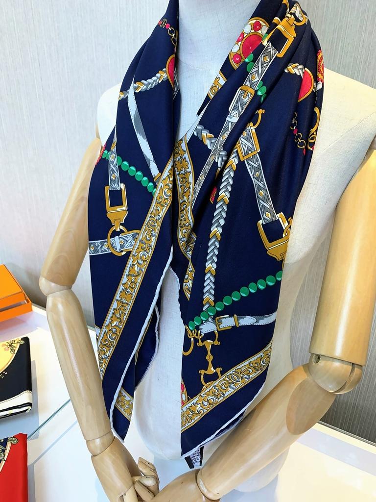 90cm Manual Hand Rolled Twill Silk Scarf Women Chain Design Printed Square Scarves Curled Foulard Femme Bandana Hijabs