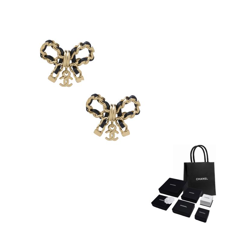 Chanel Классические Серьги-гвоздики с двойной буквой C и бантом Металлические Женские