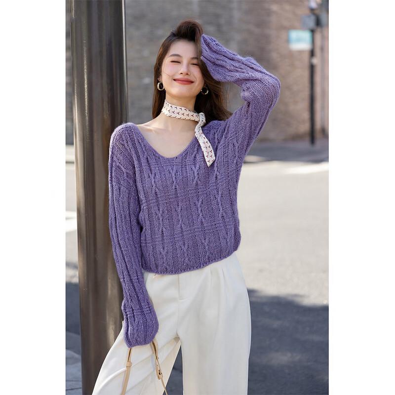 Женский свитер Мокана расслабленного кроя из мягкого трикотажа с V-образным вырезом