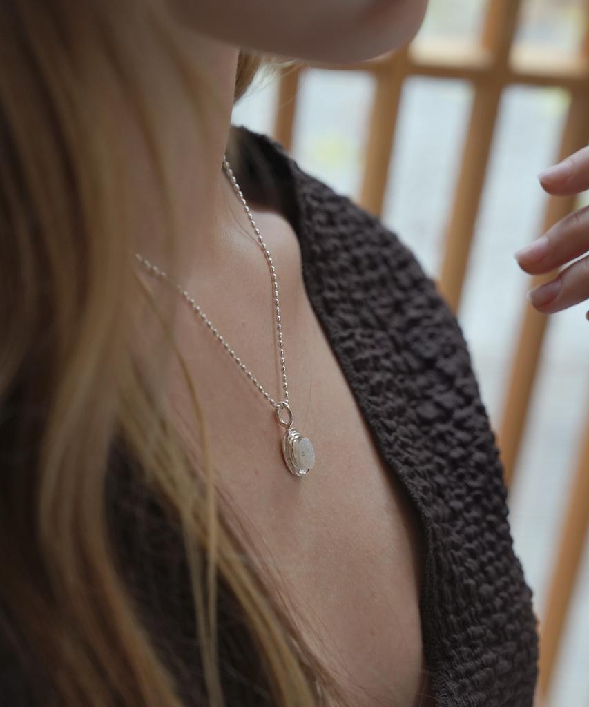 Reindeer Murmur Necklace 04