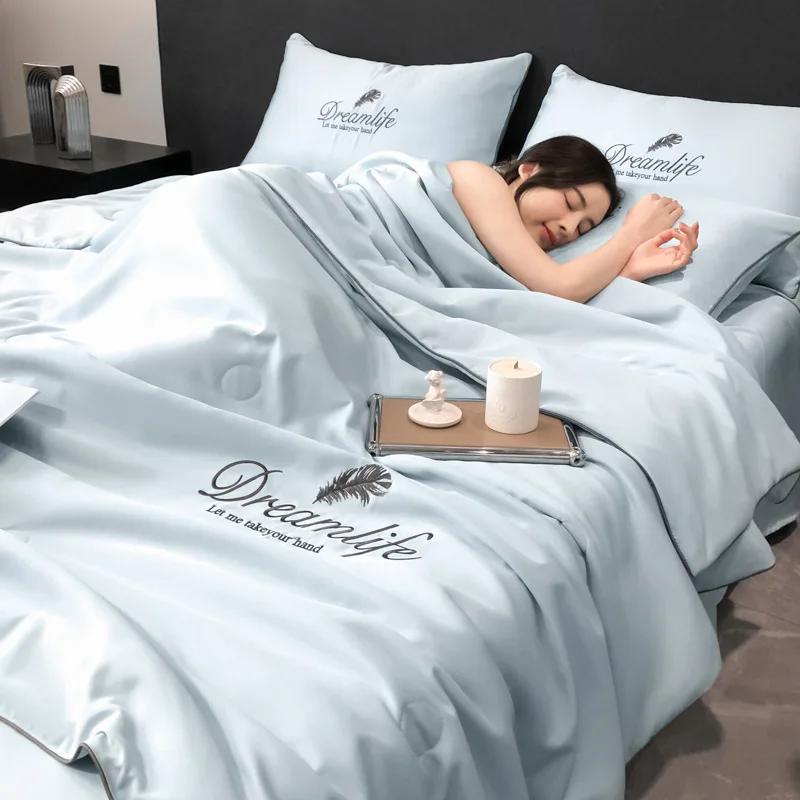 High-End Embroidery Silky Spring Autumn Quilt Comfortable Sleep Soft Breathable Blanket Skin-Friendly Air Conditioner Comforter