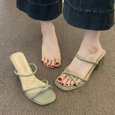 Нишевые крутые шлепанцы на толстом каблуке, уличная обувь, летние новые сандалии на среднем каблуке с тонкими ремешками, с юбкой