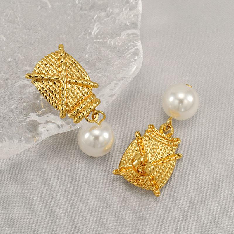 Fashion Titanium Steel Pearl Earrings Women's Niche Design 18K Stainless Steel Retro Earrings