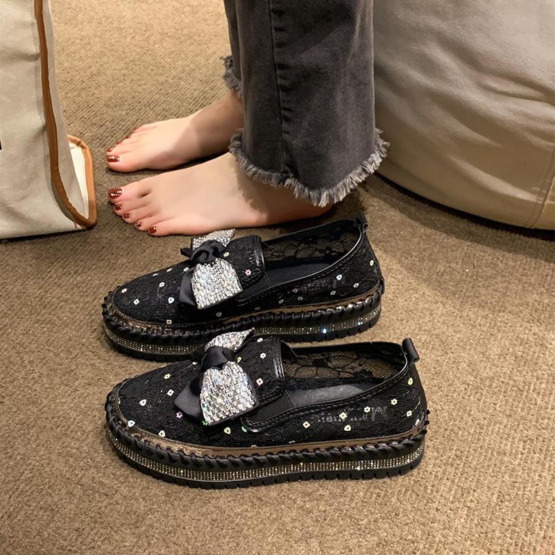 Модные женские сандалии 2025 Лето Новые на массивной подошве Мягкие сетчатые туфли с вырезами Плоская обувь Бант со стразами Дышащие кроссовки Zapatillas Mujer