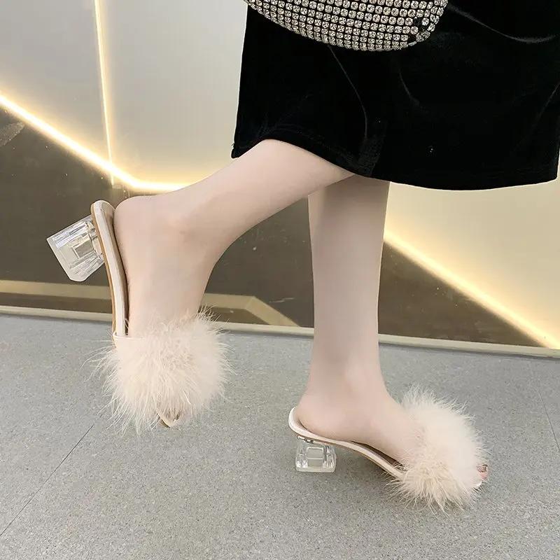Женские летние уличные модные тапочки с квадратным носком на высоком каблуке для офиса, женские шлепанцы с перьями, шикарная классика, меховая обувь