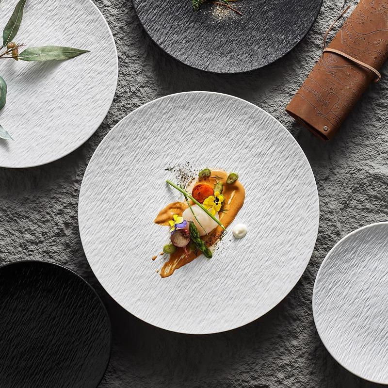 Черно-белая керамическая неглубокая тарелка пищевого класса - Роскошный стиль для обедов и завтраков