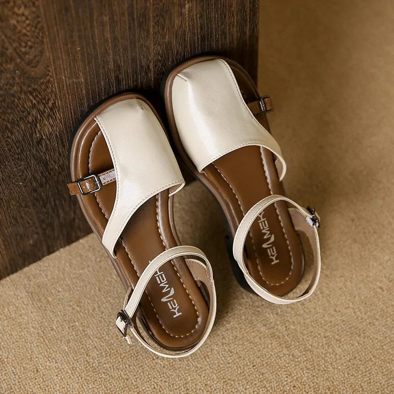 Бежевые босоножки на каблуке с ремешком на пряжке, удобная обувь для женщин, лето 2025, черные, на плоской подошве, прозрачные, низкий каблук, модные, новые, закрытые, с перфорацией, Cas