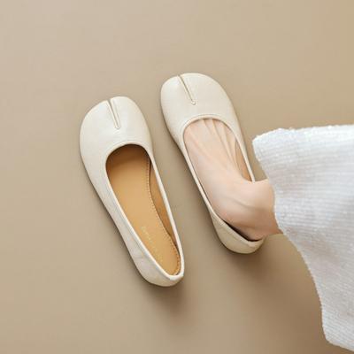 Женские балетки с раздвоенным носком