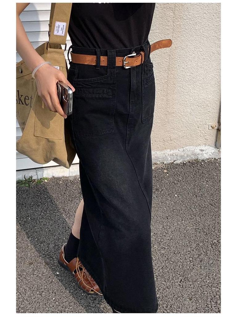 «Весна 2024 года, джинсовая юбка А-силуэта с завышенной талией и потертостями»