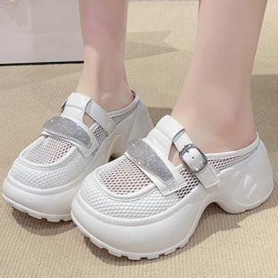 Модные водонепроницаемые тапочки-квадраты для стола, летние новые, с круглым носком, сеткой внахлест, пайетками, металлической пряжкой, противоскользящие, износостойкие, на высоком каблуке