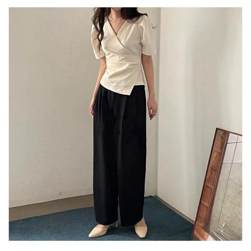 2024 Лето Корейский Стиль Короткий Рукав Асимметричная Женская Футболка Тонкий Повседневный Складки Женский Топ Футболка V-образный Вырез Женская Одежда