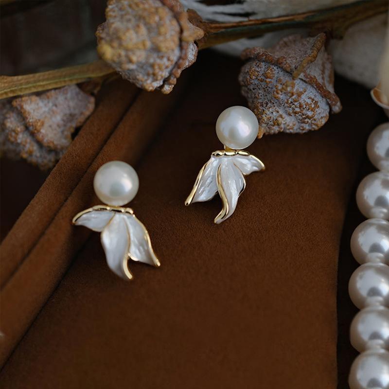 Oil Drop Fishtail Petal Pearl Stud Earrings Light Luxury High-end French Temperament Earrings Niche Design Earrings