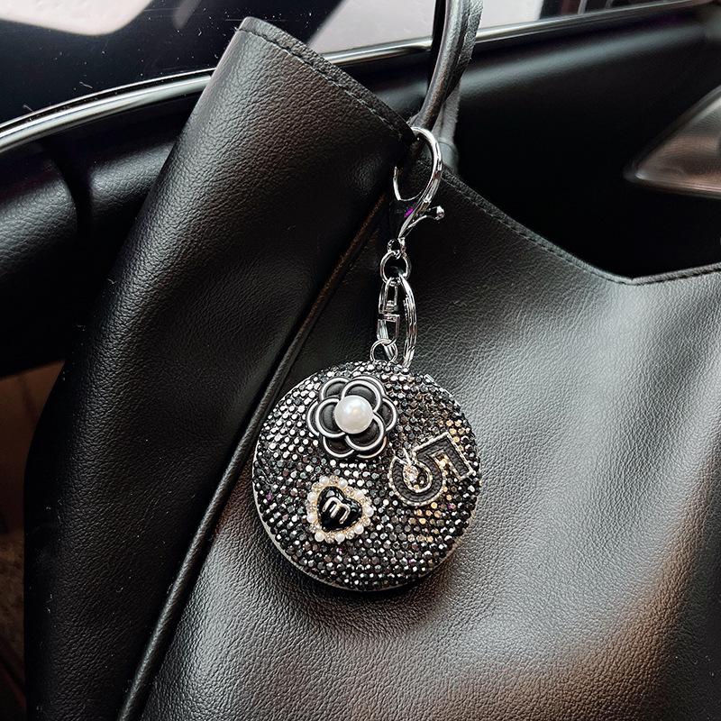 Корейский брелок-зеркало для макияжа «Камелия», украшенное бриллиантами, с ниткой бусин