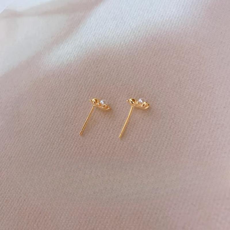 Bear Pearl Stud Earrings Female Simple Cute Earrings Summer Mini Small Animal Earrings