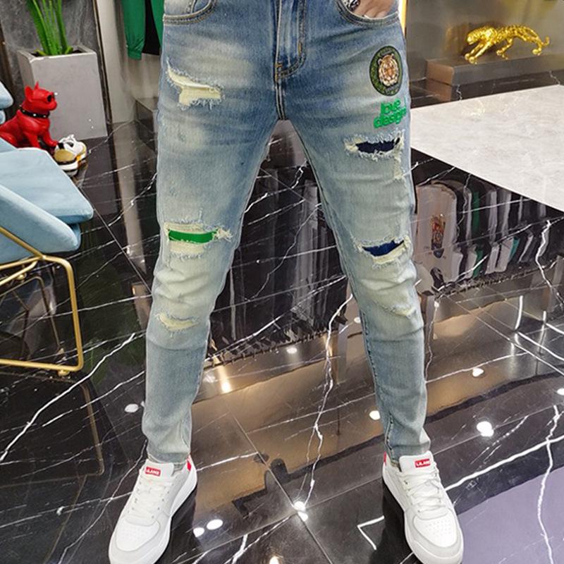 Модные мужские облегающие джинсы с вышивкой и стильными рваными деталями