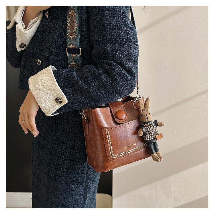 2024 Women's Vintage Korean Wide Strap Bucket Messenger Bag