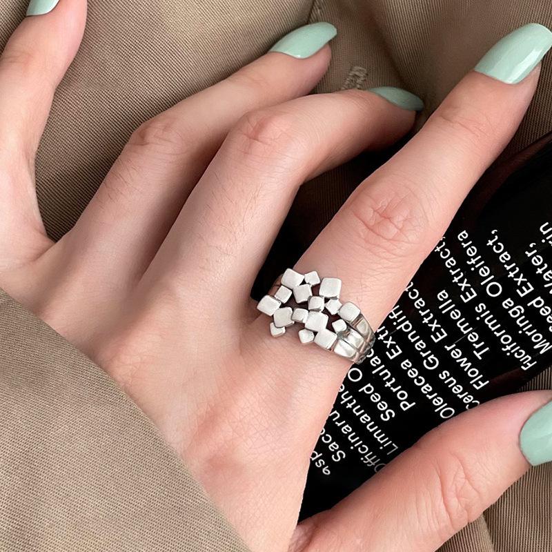 Trendy Minimalist Korean Vintage Stacking Rings for Women - Influencer-Approved Light Luxury Style.