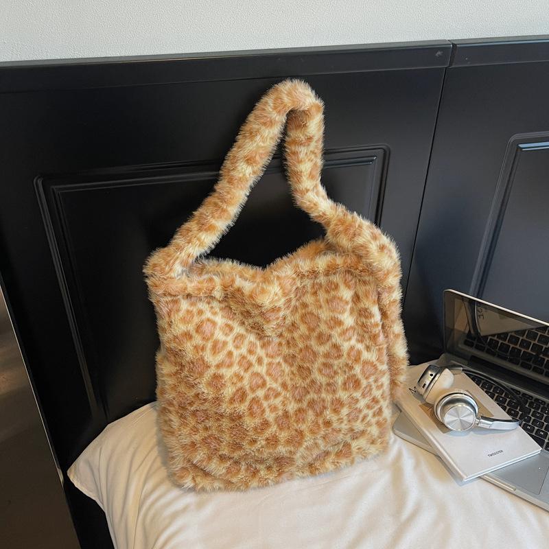 Вместительная пушистая сумка женская осенняя новая повседневная мягкая пушистая сумка через плечо портативная сумка-тоут