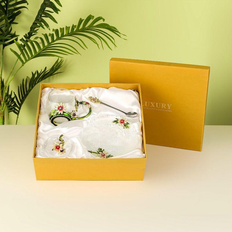 Чайная чашка из термостойкого хрустального стекла с эмалью Daisy — идеальный подарок на день рождения или праздник