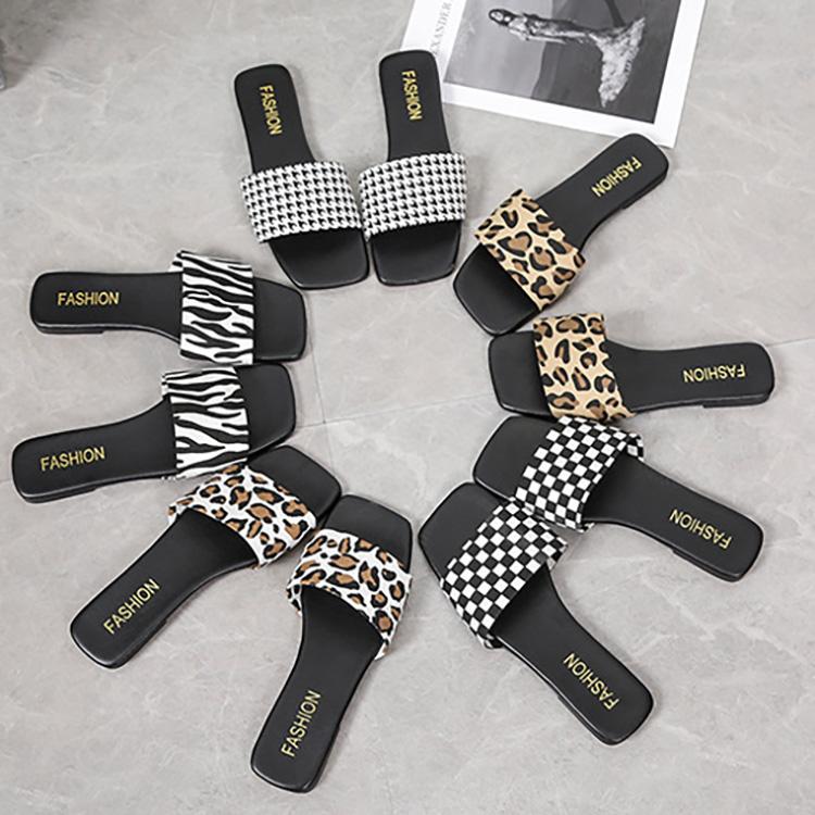 Women's Summer Clip On Outdoor Flat Bottomed Slippers Casual Square Head Leopard Print Beach Vacation Sandals 35-42