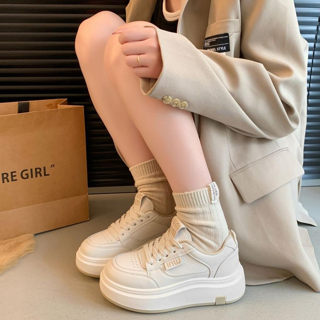 Повседневная белая обувь для женщин Повседневная спортивная обувь для сноубординга на весну и осень Новые уличные кожаные туфли на толстой подошве для ходьбы